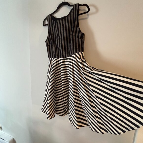 Eva Franco Black & Cream Striped Dress Women's Size L - Picture 3 of 8